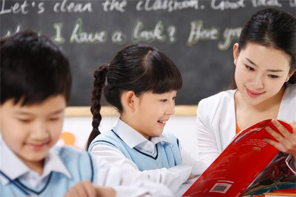 瑞茵教育 點(diǎn)亮未來(lái)之路的專業(yè)教育咨詢服務(wù)